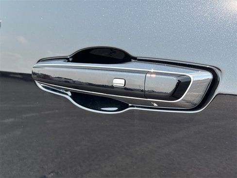 New 2026 Buick Enclave Avenir w/ Super Cruise Package image 13