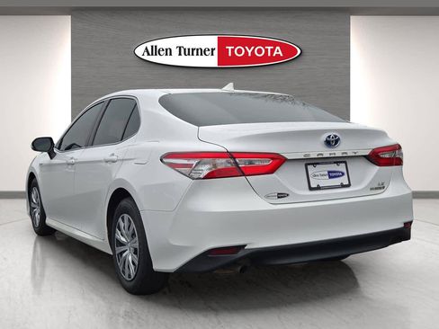 Used 2020 Toyota Camry LE image 9