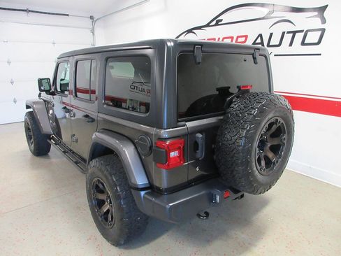 Used 2018 Jeep Wrangler Unlimited Sahara w/ LED Lighting Group AWD/4WD image 15