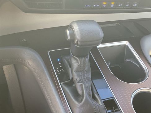 Used 2023 Toyota Sienna LE image 27