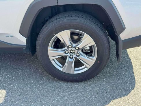 Used 2025 Toyota RAV4 LE AWD/4WD image 11