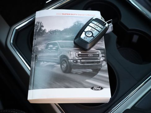Used 2022 Ford F250 Lariat w/ Black Appearance Package image 16