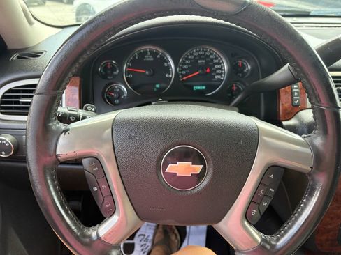 Used 2010 Chevrolet Suburban LTZ AWD/4WD image 29