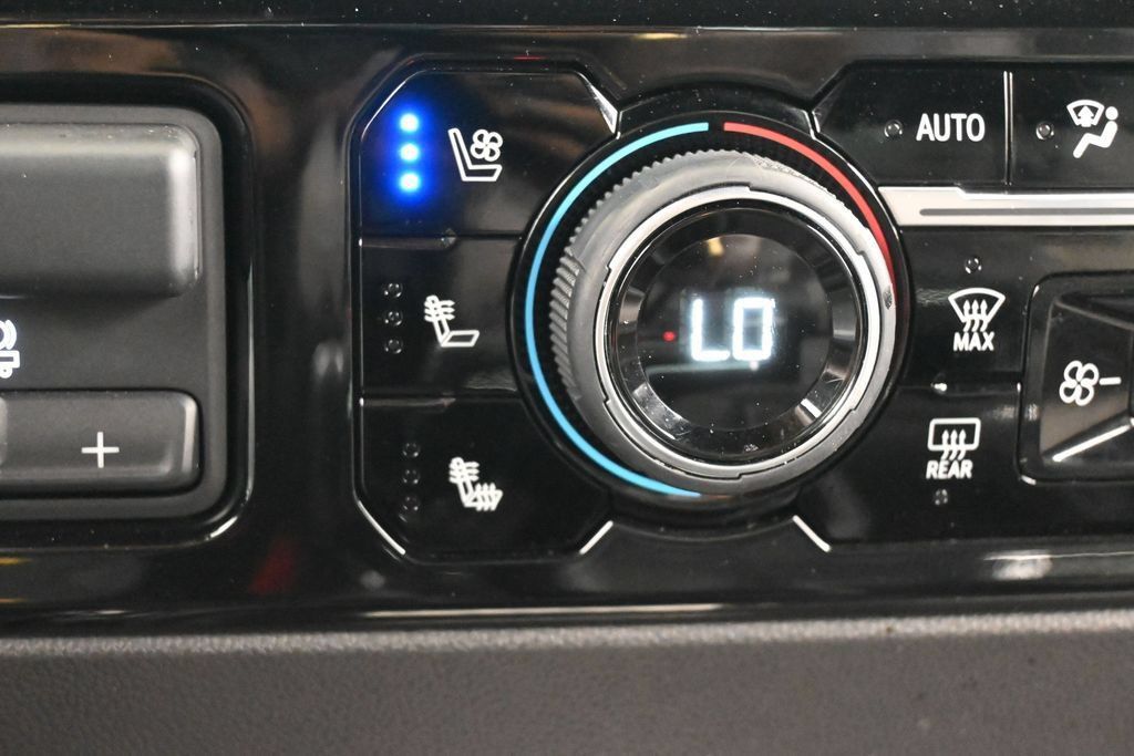 Used 2025 Chevrolet Silverado 1500 ZR2 w/ Technology Package AWD/4WD image 29