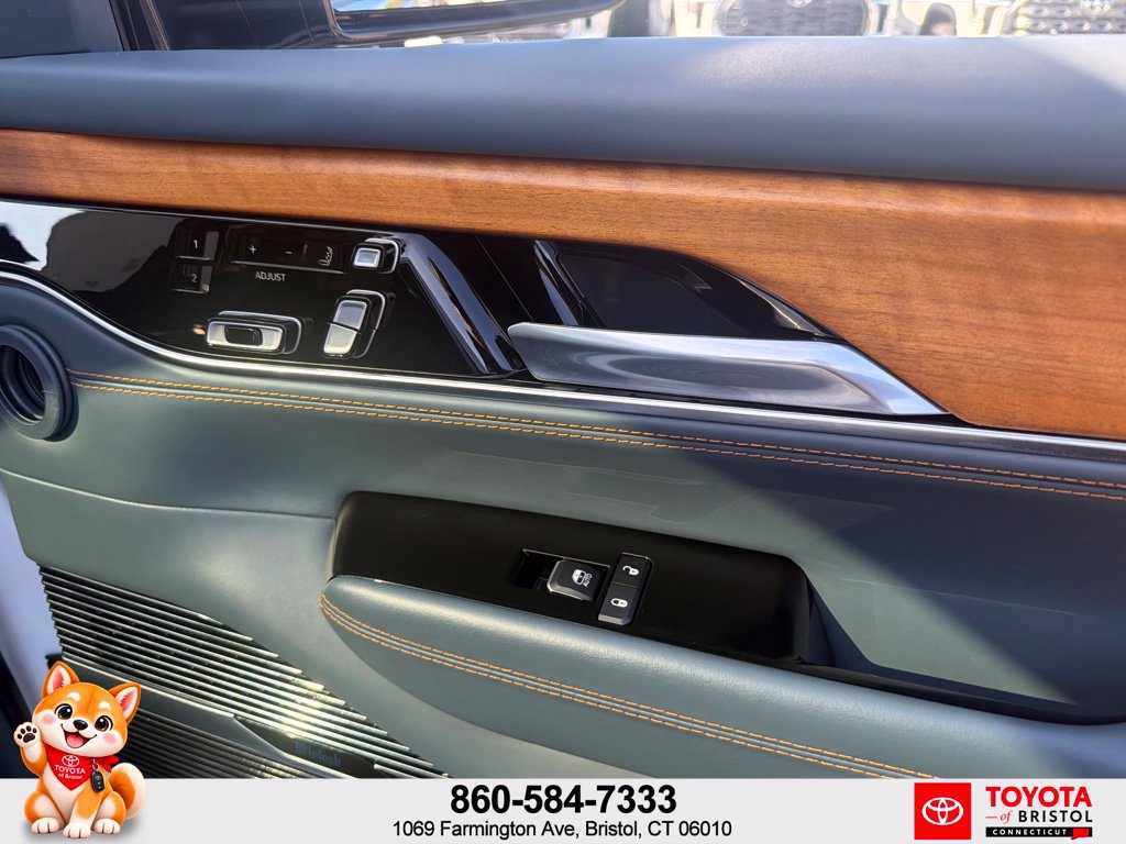 Used 2023 Jeep Grand Wagoneer Series III AWD/4WD image 47