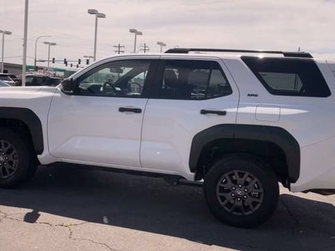 Used 2025 Toyota 4Runner SR5 AWD/4WD image 7