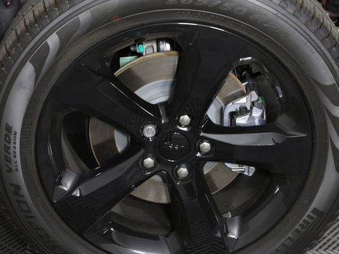 Used 2025 Jeep Grand Cherokee L Limited w/ Black Appearance Package image 9