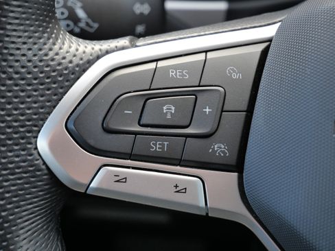 Certified 2023 Volkswagen Atlas SEL R-Line image 32