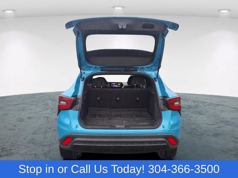 Used 2025 Chevrolet Trax RS FWD image 13