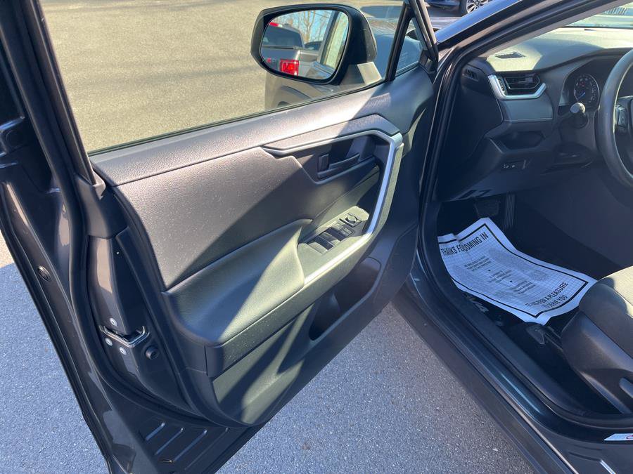 Used 2019 Toyota RAV4 LE AWD/4WD image 9