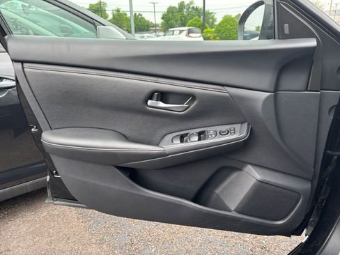 Used 2025 Nissan Sentra SV FWD image 18