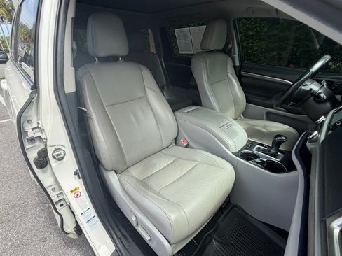 Used 2019 Toyota Highlander Limited Platinum AWD/4WD image 29