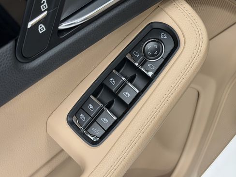 Used 2023 Porsche Macan S AWD/4WD image 26