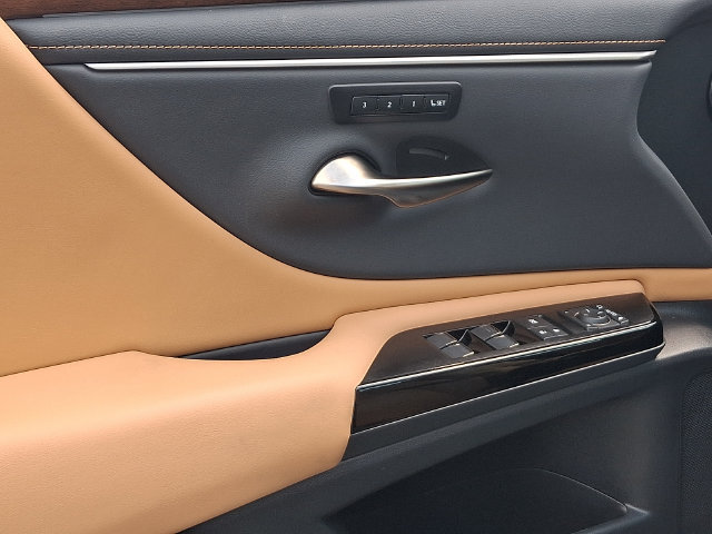 Used 2023 Lexus ES 350 w/ Premium Package FWD image 22
