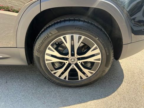Used 2025 Mercedes-Benz GLB 250 4MATIC image 9