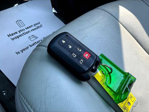 Used 2012 Toyota Sienna XLE w/ Premium Pkg FWD image 34