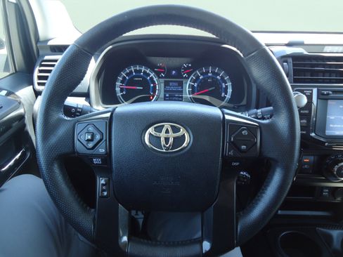 Used 2018 Toyota 4Runner TRD Off-Road Premium AWD/4WD image 14