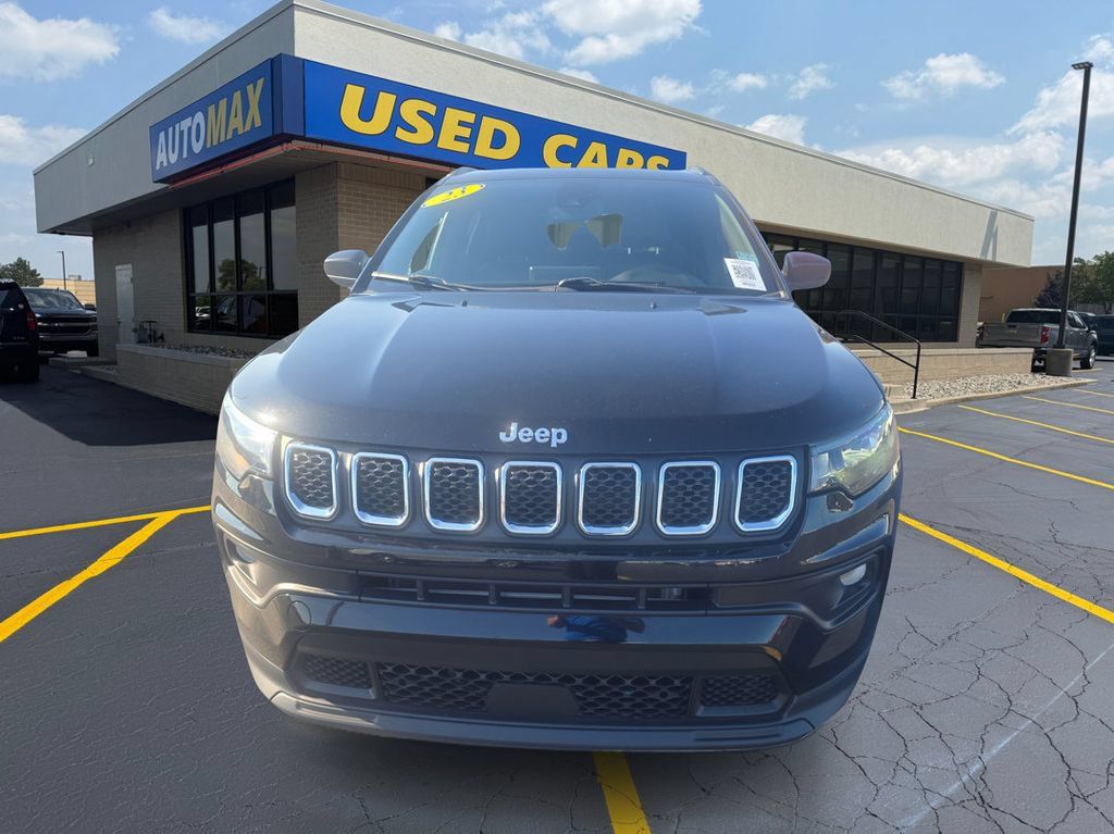 Used 2023 Jeep Compass Latitude AWD/4WD image 3