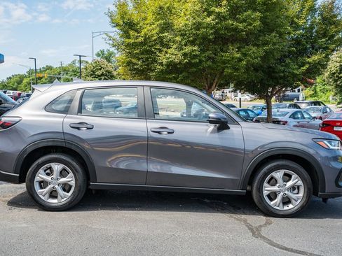 Used 2023 Honda HR-V LX image 3