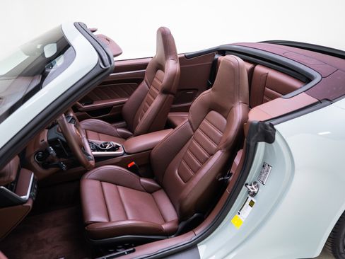 Used 2025 Porsche 911 Carrera 4 GTS image 29