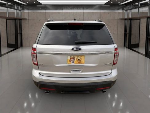 Used 2015 Ford Explorer XLT image 11