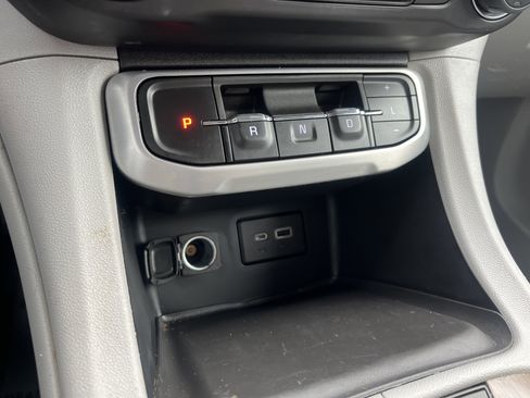 Used 2023 GMC Acadia SLE w/ Driver Convenience Package image 27