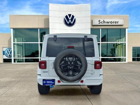 Used 2021 Jeep Wrangler Unlimited Sahara AWD/4WD image 7