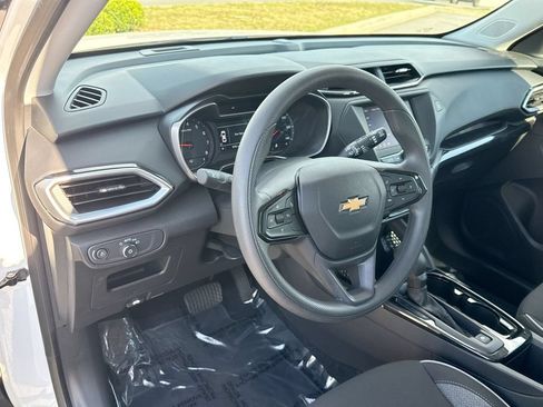 Certified 2023 Chevrolet TrailBlazer LS FWD image 34