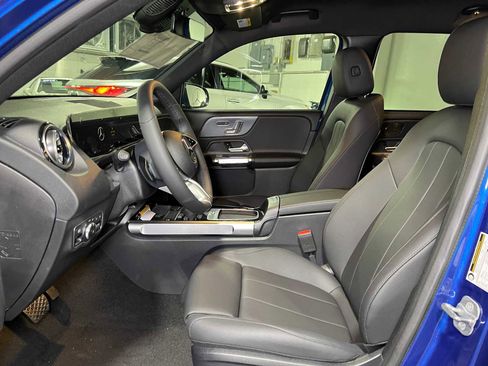 New 2025 Mercedes-Benz GLB 250 4MATIC image 21
