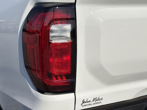 Used 2025 GMC Canyon Elevation image 19