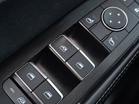 Used 2023 Nissan Rogue Platinum w/ Platinum Premium Package image 18