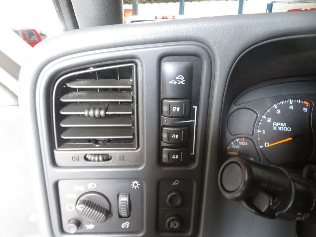 Used 2006 Chevrolet Silverado 2500 LT w/ Onstar Plus Package AWD/4WD image 36