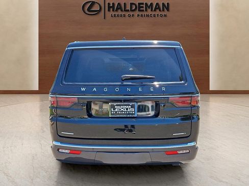 Used 2022 Jeep Wagoneer Series I w/ Premium Group I AWD/4WD image 5