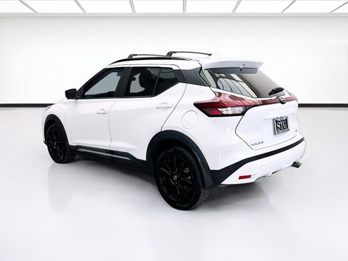 Used 2022 Nissan Kicks SR w/ Interior Electronics Package FWD image 6