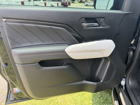 Used 2025 GMC Canyon AT4 w/ AT4X Package image 6