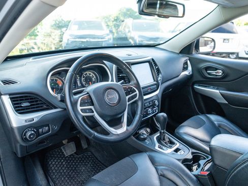 Used 2018 Jeep Cherokee Latitude Plus w/ Comfort/Convenience Group AWD/4WD image 14