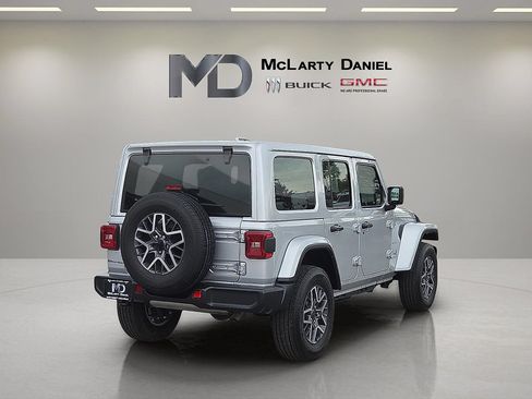 Used 2024 Jeep Wrangler Unlimited Sahara w/ Technology Group AWD/4WD image 14