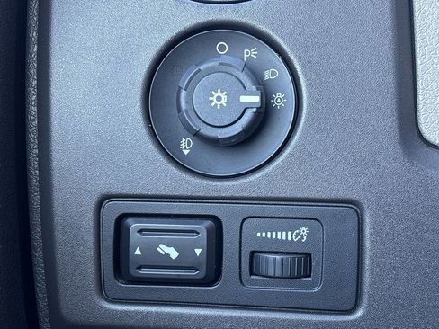 Used 2010 Ford F150 XLT image 19