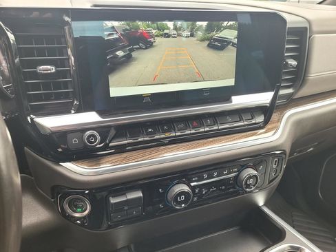 Used 2022 Chevrolet Silverado 1500 LT AWD/4WD image 11