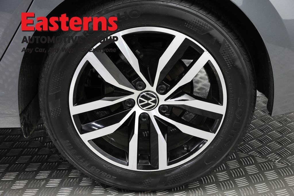 Used 2025 Volkswagen Jetta SE FWD image 32