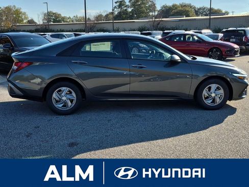 New 2026 Hyundai Elantra SE image 4