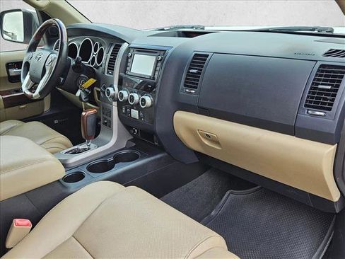 Used 2017 Toyota Sequoia Platinum AWD/4WD image 25