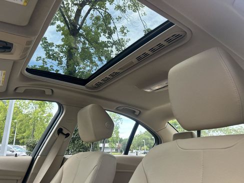 Used 2015 BMW 320i Sedan RWD image 13