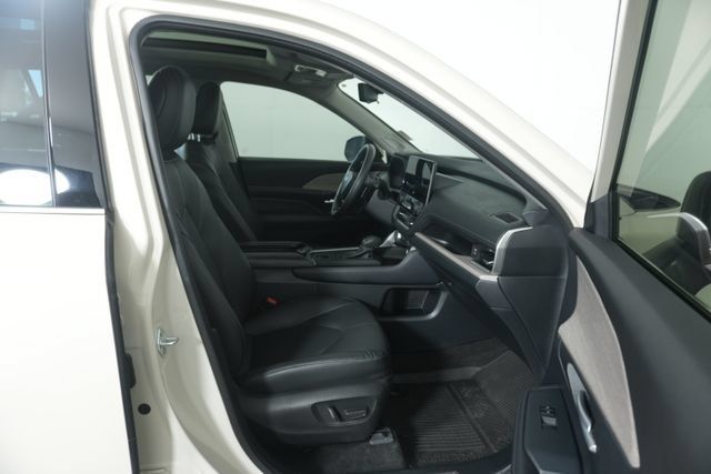 Used 2024 Toyota Grand Highlander AWD image 31