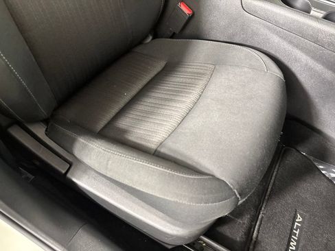 Used 2025 Nissan Altima 2.5 SV FWD image 30