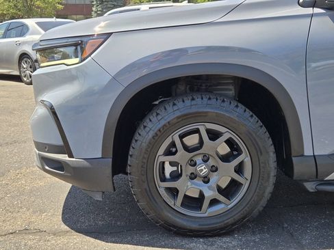 Used 2023 Honda Pilot TrailSport image 6