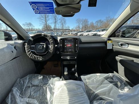 New 2025 Volvo XC40 B5 Core w/ Protection Package Premier image 12