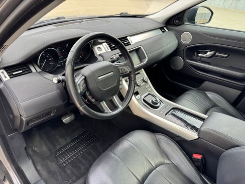 Used 2017 Land Rover Range Rover Evoque SE image 12