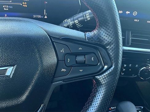 Used 2024 Chevrolet Trax RS w/ Sunroof Package image 19