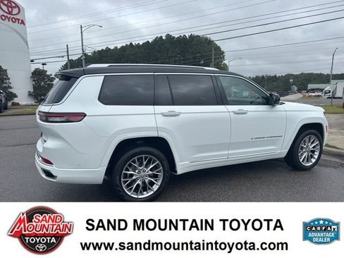 Used 2024 Jeep Grand Cherokee L Summit w/ Luxury Tech Group V image 3